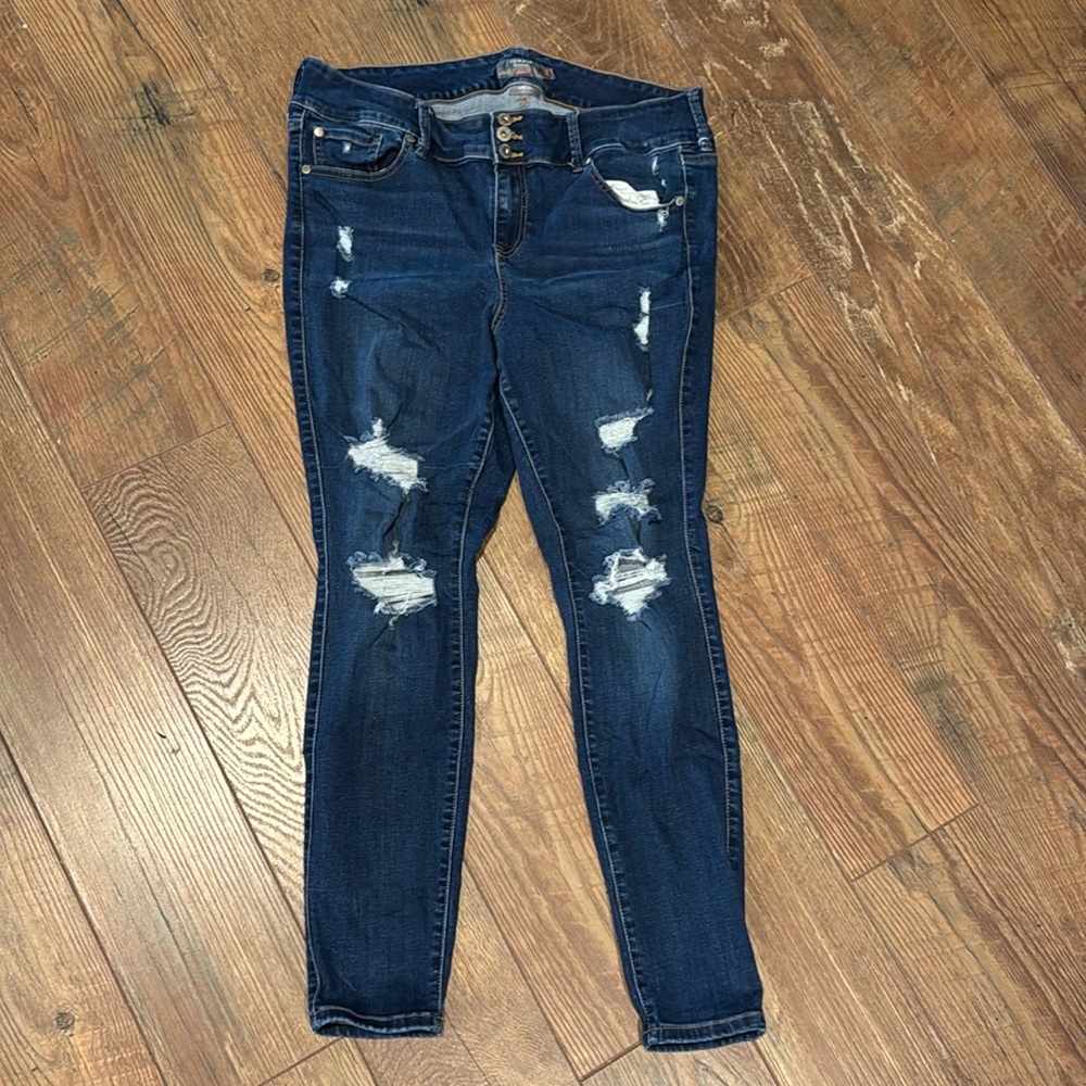 🌸Torrid Jegging Skinny Jeans 18R stretch distressed ripped